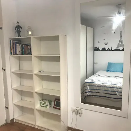 Apartament Estudio Loft En El Centro 3 O 4 Personas Cama Doble Y Sofa Cama Check In A Partir De 15 Y 30 Min Pm , Check Out Hasta 12 H Con Wifi Piscina Impresionante Con Tumbonas Y Bar Abierto De 12 A 20 Pm Parking Gratuito Muy Cercano Torremolinos