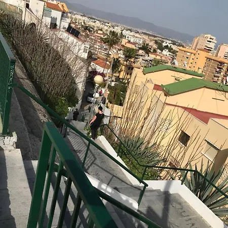 Apartament Estudio Loft En El Centro 3 O 4 Personas Cama Doble Y Sofa Cama Check In A Partir De 15 Y 30 Min Pm , Check Out Hasta 12 H Con Wifi Piscina Impresionante Con Tumbonas Y Bar Abierto De 12 A 20 Pm Parking Gratuito Muy Cercano Torremolinos