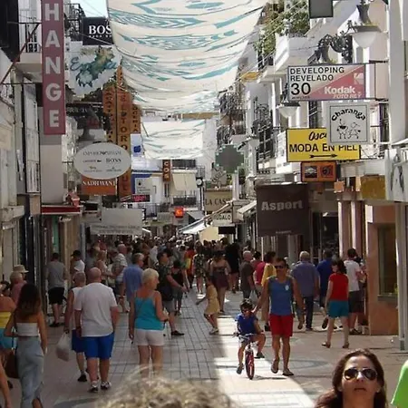 Apartament Estudio Loft En El Centro 3 O 4 Personas Cama Doble Y Sofa Cama Check In A Partir De 15 Y 30 Min Pm , Check Out Hasta 12 H Con Wifi Piscina Impresionante Con Tumbonas Y Bar Abierto De 12 A 20 Pm Parking Gratuito Muy Cercano *