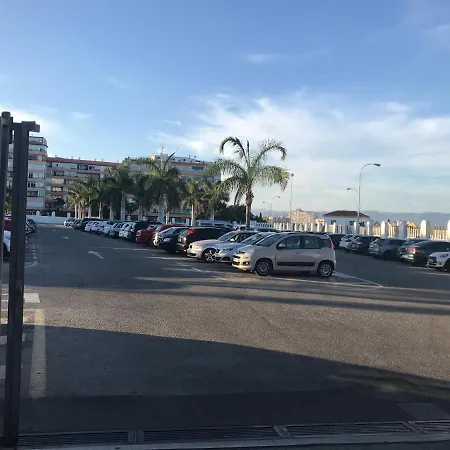 Estudio Loft: Centro Céntrico Con Wifi Y Check-out Tardío Torremolinos