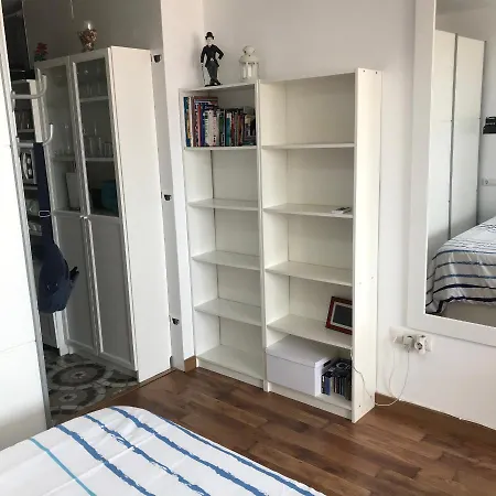 Estudio Loft En El Centro 3 O 4 Personas Cama Doble Y Sofa Cama Check In A Partir De 15 Y 30 Min Pm , Check Out Hasta 12 H Con Wifi Piscina Impresionante Con Tumbonas Y Bar Abierto De 12 A 20 Pm Parking Gratuito Muy Cercano * Torremolinos