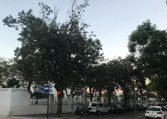 Estudio Loft En El Centro 3 O 4 Personas Cama Doble Y Sofá Nuevo Cama Doble Check In A Partir De 15 Y 30 Min Pm Check Out Hasta 12 H Con Wifi Un Solo Ambiente Todo Salón Y Con Grandes Ventanales Torremolinos