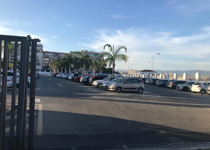 Estudio Loft En El Centro 3 O 4 Personas Cama Doble Y Sofá Nuevo Cama Doble Check In A Partir De 15 Y 30 Min Pm Check Out Hasta 12 H Con Wifi Un Solo Ambiente Todo Salón Y Con Grandes Ventanales Torremolinos