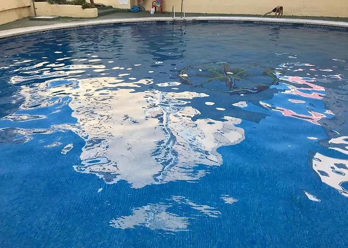 Estudio Loft En El Centro 3 O 4 Personas Cama Doble Y Sofá Nuevo Cama Doble Check In A Partir De 15 Y 30 Min Pm Check Out Hasta 12 H Con Wifi Un Solo Ambiente Todo Salón Y Con Grandes Ventanales Torremolinos