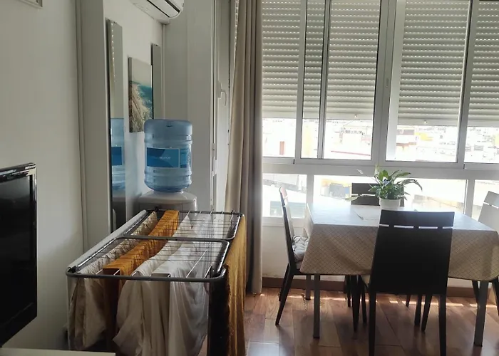 Estudio Loft En El Centro 3 O 4 Personas Cama Doble Y Sofá Nuevo Cama Doble Check In A Partir De 15 Y 30 Min Pm Check Out Hasta 12 H Con Wifi Un Solo Ambiente Todo Salón Y Con Grandes Ventanales * Torremolinos