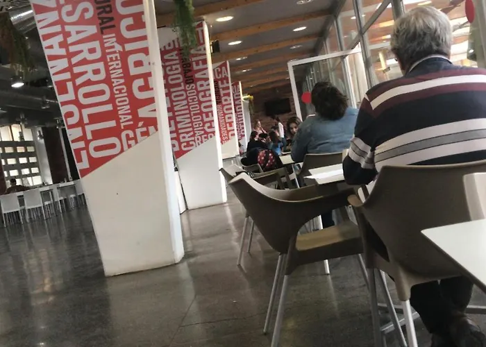 Apartamento Estudio Loft En El Centro 3 O 4 Personas Cama Doble Y Sofá Nuevo Cama Doble Check In A Partir De 15 Y 30 Min Pm Check Out Hasta 12 H Con Wifi Un Solo Ambiente Todo Salón Y Con Grandes Ventanales Torremolinos