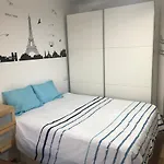 شقة Estudio Loft En El Centro 4 Personas Cama Doble Y Sofa Nuevo De Cama Doble Check In A Partir De 15 Pm O Antes Si Estuviera Libre Con Wifi Grandes Ventanales