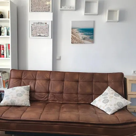 Estudio Loft En El Centro 3 O 4 Personas Cama Doble Y Sofa Cama Check In A Partir De 15 Y 30 Min Pm , Check Out Hasta 12 H Con Wifi Piscina Impresionante Con Tumbonas Y Bar Abierto De 12 A 20 Pm Parking Gratuito Muy Cercano * Torremolinos