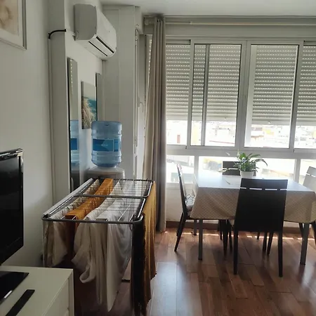 Estudio Loft En El Centro 4 Personas Cama Doble Y Sofa Nuevo De Cama Doble Check In A Partir De 15 Pm O Antes Si Estuviera Libre Con Wifi Grandes Ventanales * Torremolinos