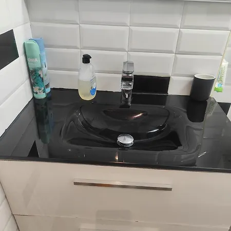 Estudio Loft En El Centro 3 O 4 Personas Cama Doble Y Sofa Cama Check In A Partir De 15 Y 30 Min Pm , Check Out Hasta 12 H Con Wifi Piscina Impresionante Con Tumbonas Y Bar Abierto De 12 A 20 Pm Parking Gratuito Muy Cercano Appartement *