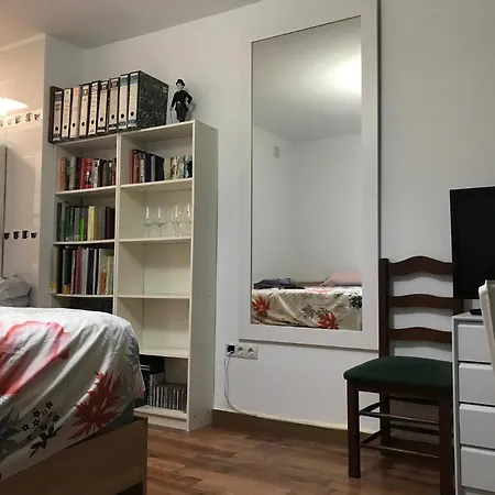 Estudio Loft En El Centro 3 O 4 Personas Cama Doble Y Sofa Cama Check In A Partir De 15 Y 30 Min Pm , Check Out Hasta 12 H Con Wifi Piscina Impresionante Con Tumbonas Y Bar Abierto De 12 A 20 Pm Torremolinos