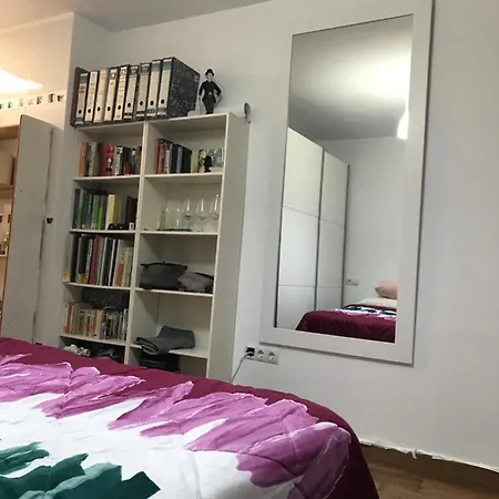 Estudio Loft En El Centro 3 O 4 Personas Cama Doble Y Sofa Cama Check In A Partir De 15 Y 30 Min Pm , Check Out Hasta 12 H Con Wifi Piscina Impresionante Con Tumbonas Y Bar Abierto De 12 A 20 Pm Parking Gratuito Muy Cercano * Torremolinos