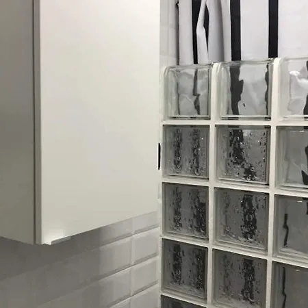 Estudio Loft En El Centro 3 O 4 Personas Cama Doble Y Sofa Cama Check In A Partir De 15 Y 30 Min Pm , Check Out Hasta 12 H Con Wifi Piscina Impresionante Con Tumbonas Y Bar Abierto De 12 A 20 Pm Parking Gratuito Muy Cercano