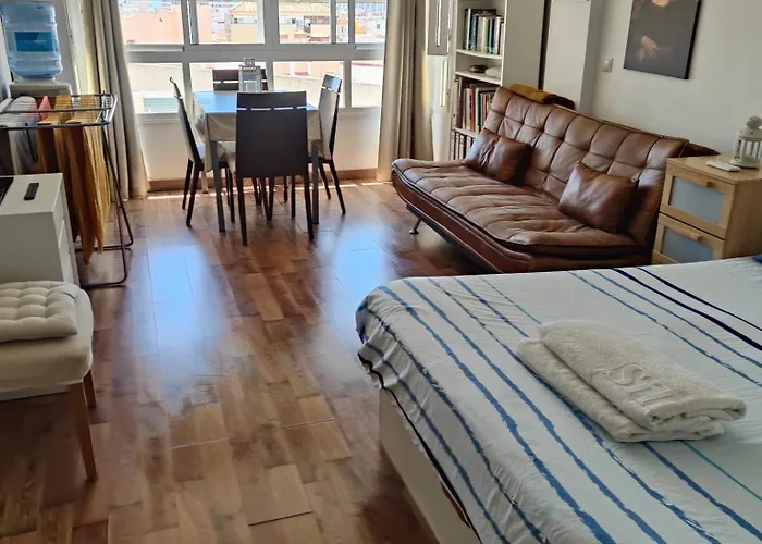 Lejlighed Estudio Loft En El Centro 4 Personas Cama Doble Y Sofa Nuevo De Cama Doble Check In A Partir De 15 Pm O Antes Si Estuviera Libre Con Wifi Grandes Ventanales