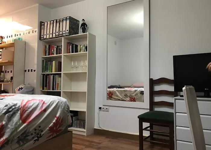 Estudio Loft En El Centro 4 Personas Cama Doble Y Sofa Nuevo De Cama Doble Check In A Partir De 15 Pm O Antes Si Estuviera Libre Con Wifi Grandes Ventanales Torremolinos
