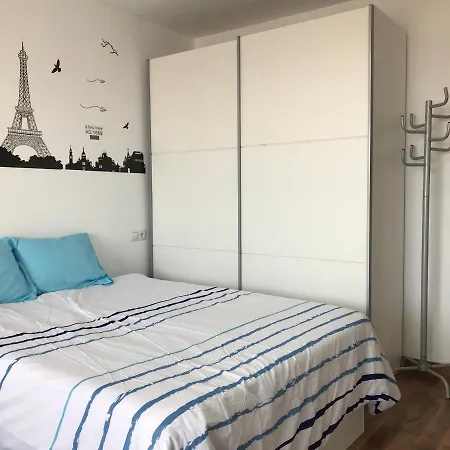 Estudio Loft En El Centro 3 O 4 Personas Cama Doble Y Sofa Cama Check In A Partir De 15 Y 30 Min Pm , Check Out Hasta 12 H Con Wifi Piscina Impresionante Con Tumbonas Y Bar Abierto De 12 A 20 Pm Parking Gratuito Muy Cercano Apartamento *