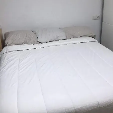 Estudio Loft En El Centro 3 O 4 Personas Cama Doble Y Sofa Cama Check In A Partir De 15 Y 30 Min Pm , Check Out Hasta 12 H Con Wifi Piscina Impresionante Con Tumbonas Y Bar Abierto De 12 A 20 Pm Apartment Torremolinos