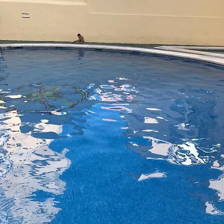 Apartamento Estudio Loft En El Centro 3 O 4 Personas Cama Doble Y Sofa Cama Check In A Partir De 15 Y 30 Min Pm , Check Out Hasta 12 H Con Wifi Piscina Impresionante Con Tumbonas Y Bar Abierto De 12 A 20 Pm Parking Gratuito Muy Cercano Torremolinos