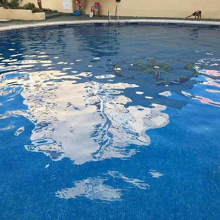 Estudio Loft En El Centro 3 O 4 Personas Cama Doble Y Sofa Cama Check In A Partir De 15 Y 30 Min Pm , Check Out Hasta 12 H Con Wifi Piscina Impresionante Con Tumbonas Y Bar Abierto De 12 A 20 Pm Torremolinos