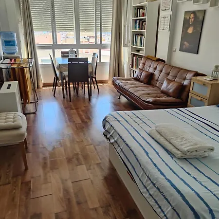 Apartamento Estudio Loft En El Centro 3 O 4 Personas Cama Doble Y Sofa Cama Check In A Partir De 15 Y 30 Min Pm , Check Out Hasta 12 H Con Wifi Piscina Impresionante Con Tumbonas Y Bar Abierto De 12 A 20 Pm Parking Gratuito Muy Cercano