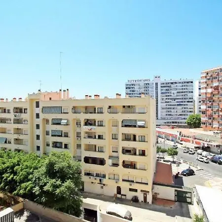 Apartamento Estudio Loft En El Centro 3 O 4 Personas Cama Doble Y Sofa Cama Check In A Partir De 15 Y 30 Min Pm , Check Out Hasta 12 H Con Wifi Piscina Impresionante Con Tumbonas Y Bar Abierto De 12 A 20 Pm Parking Gratuito Muy Cercano Torremolinos